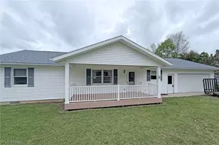 410 Sweet Valley Ln, Kelleys Island, OH 43438 - Photo 4