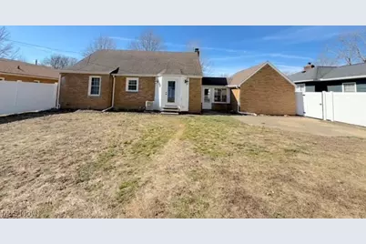 913 Oak Street NW, New Philadelphia, OH 44663 - Photo 2