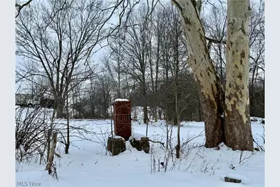 3322 McCartney Road, Youngstown, OH 44505 - Photo 8