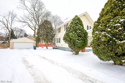 584 Evans Avenue, Akron, OH 44310 - Photo 2