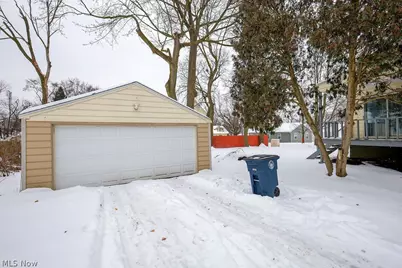 584 Evans Avenue, Akron, OH 44310 - Photo 4