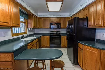 2360 Savoy Avenue, Akron, OH 44305 - Photo 12