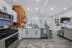 22711 Vera St, Warrensville Heights, OH 44128 - Photo 10