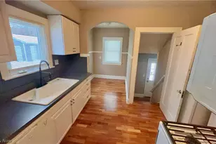 952 Oxford Rd, Cleveland Heights, OH 44121 - Photo 6