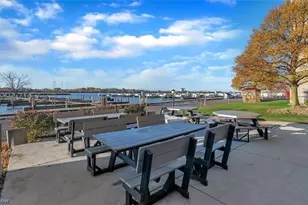 711 W Lakeshore Dr, Port Clinton, OH 43452 - Photo 4