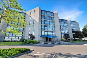 711 W Lakeshore Dr, Port Clinton, OH 43452 - Photo 1