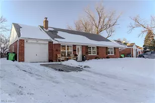 730 Hemlock Dr, Euclid, OH 44132 - Photo 2