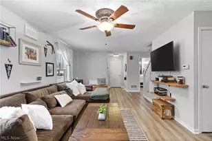 695 Hillcrest Dr, Wadsworth, OH 44281 - Photo 6