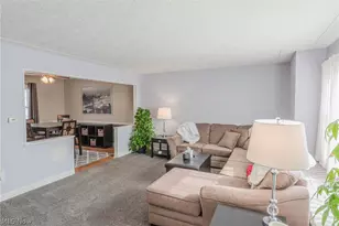 920 Howard St, Elyria, OH 44035 - Photo 2