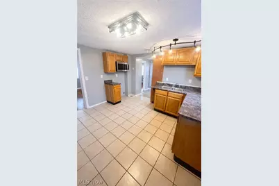 7014 Thornton Drive #Up, Parma, OH 44129 - Photo 6