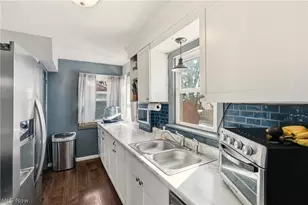 298 E Ford Ave, Barberton, OH 44203 - Photo 16