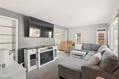 298 E Ford Avenue, Barberton, OH 44203 - Photo 4