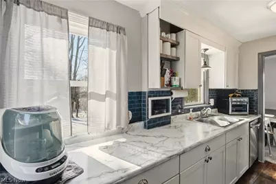 298 E Ford Avenue, Barberton, OH 44203 - Photo 18