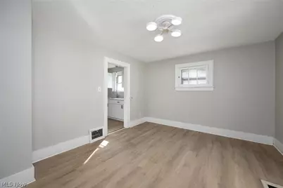 957 Mercer Avenue, Akron, OH 44320 - Photo 10