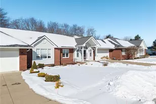 976 Rosemarie Cir, Wadsworth, OH 44281 - Photo 2
