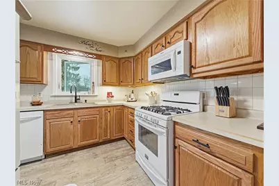 4656 Pinegrove Avenue, Austintown, OH 44515 - Photo 4