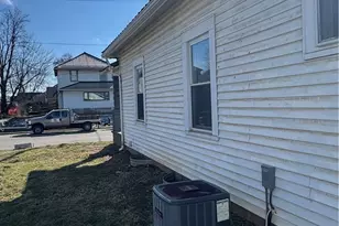 222 Sycamore St, Coshocton, OH 43812 - Photo 6