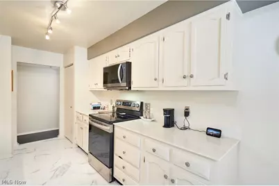 1006 Bunker Drive #203, Fairlawn, OH 44333 - Photo 6