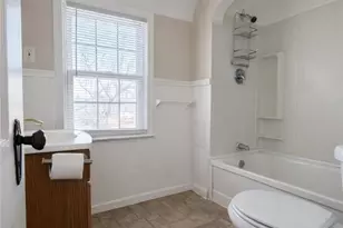 579 E 260th St, Euclid, OH 44132 - Photo 10