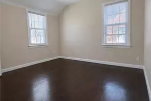 579 E 260th St, Euclid, OH 44132 - Photo 8