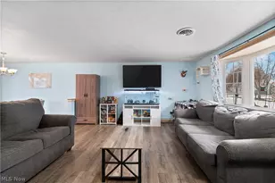 715 Carol Ln, Elyria, OH 44035 - Photo 4