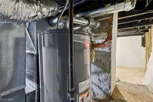 575 Flora Ave, Akron, OH 44314 - Photo 38