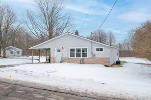 202 Cleveland Ave E, Warren, OH 44483 - Photo 2