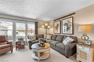 8445 Stoney Brk Dr, Chagrin Falls, OH 44023 - Photo 4