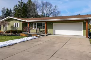 8075 Crestwood Dr, Garrettsville, OH 44231 - Photo 2