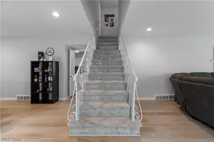 23650 Shelburne Rd, Huber Heights, OH 44122 - Photo 22