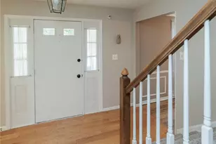 33403 Cromwell Dr, Solon, OH 44139 - Photo 2