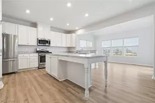 9397 Winfield Ln, North Ridgeville, OH 44039 - Photo 8