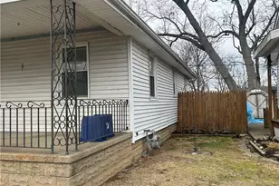 828 Grandview Ave, Coshocton, OH 43812 - Photo 2