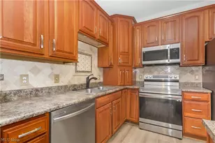 104 Pyrite Ct, Berea, OH 44017 - Photo 4