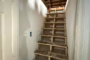 1068 Nela View Rd, Cleveland Heights, OH 44112 - Photo 10