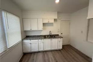 829 Helmsdale Rd, Cleveland Heights, OH 44112 - Photo 28