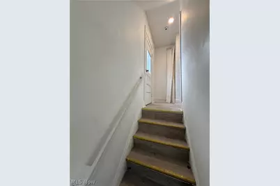 829 Helmsdale Road, Cleveland Heights, OH 44112 - Photo 16