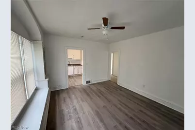 829 Helmsdale Road, Cleveland Heights, OH 44112 - Photo 6