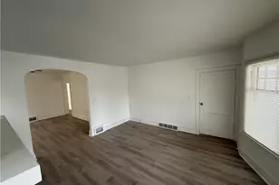 829 Helmsdale Rd, Cleveland Heights, OH 44112 - Photo 8