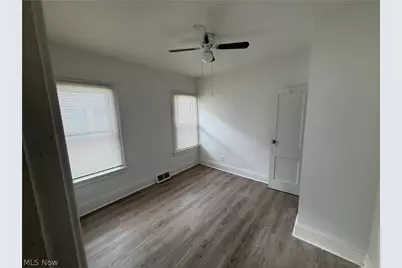 829 Helmsdale Road, Cleveland Heights, OH 44112 - Photo 12