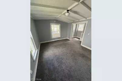 284 3rd Street NW, Barberton, OH 44203 - Photo 4