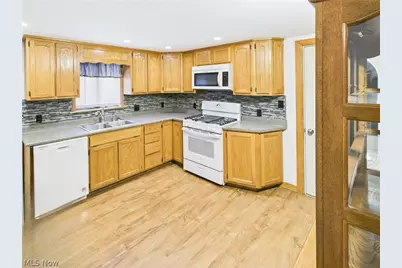 56 N Meadowlark Drive, Williamstown, WV 26187 - Photo 6