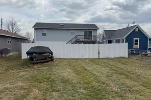 602 Williams Ave, Williamstown, WV 26187 - Photo 4