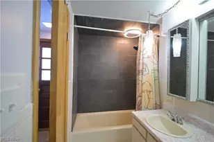 3613 Manchester Rd, Coventry, OH 44319 - Photo 18