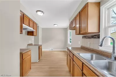 12918 Eastwood Boulevard, Garfield Heights, OH 44125 - Photo 10
