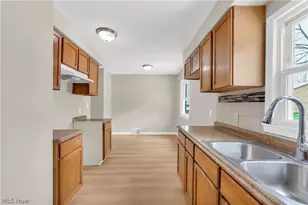 12918 Eastwood Blvd, Garfield Heights, OH 44125 - Photo 10