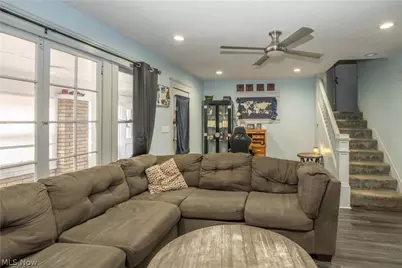 557 W Hopocan Avenue, Barberton, OH 44203 - Photo 6