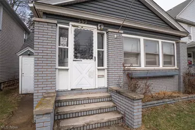 557 W Hopocan Avenue, Barberton, OH 44203 - Photo 2