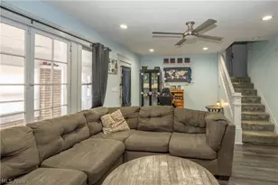 557 W Hopocan Ave, Barberton, OH 44203 - Photo 6