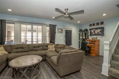 557 W Hopocan Avenue, Barberton, OH 44203 - Photo 4